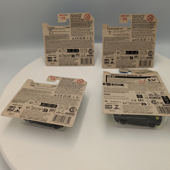 Mattel Hot Wheels Nissan Set - Red, Silver, Green - Picture 6 of 10